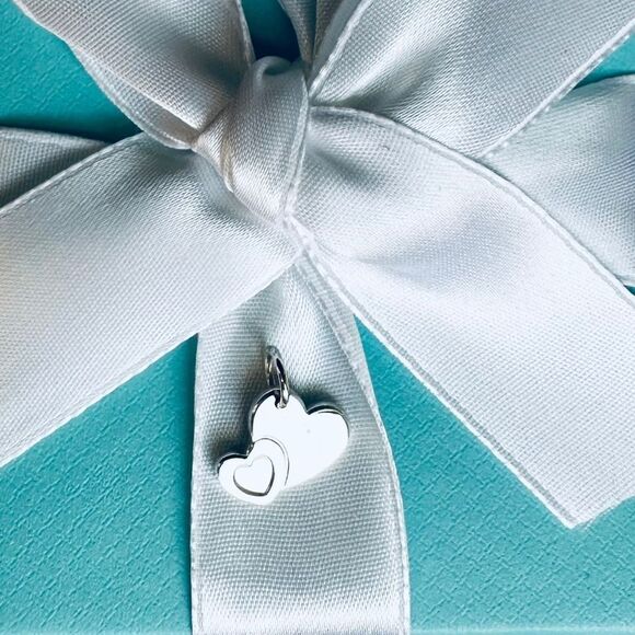 Rare Retired Tiffany & Co. Sweet Heart Charm pendant in Silver - Picture 1 of 2